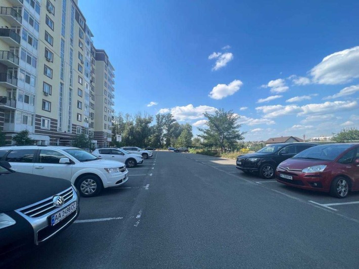 Продаж автостоянки на 18 парко місць. З огорожею та шлагбаумом. ID:454 - фото 1