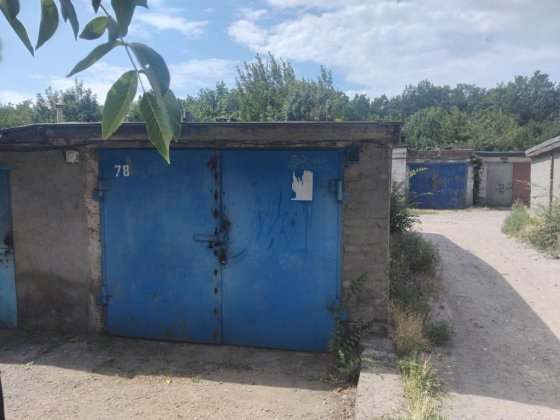 Продам гараж по мухинай на против зиркалки Кривий Ріг