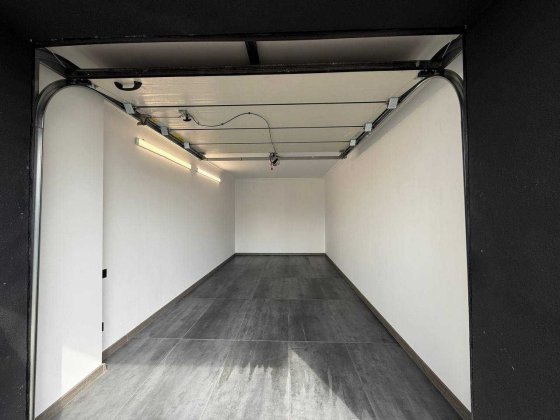 Гараж з ремонтом Фемелі плаза Family Plaza Крайківського Івано-Франківськ