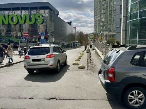 Паркінг паркомісце парковка гараж 13.7м, пр. В. Лобановського, 4 є Київ