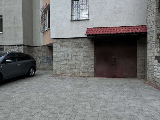 Продаж гаража на два паркомісця вул. Тролейбусна 32м2 Без комісії Львов