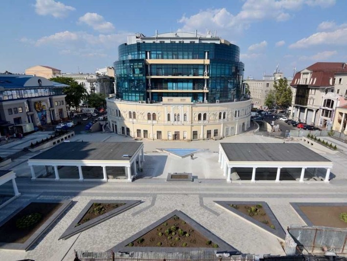 Греческая пл. ТЦ "Афина". Продажа места в подземном паркинге. - фото 1