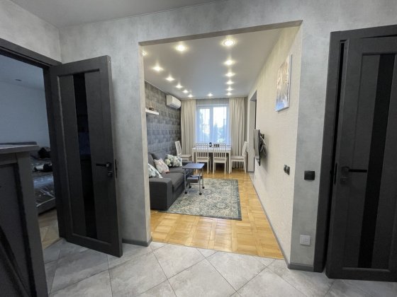 Продаж двокімнатної квартири, вул.Левка Лук`яненка  4а. метро Мінська Київ