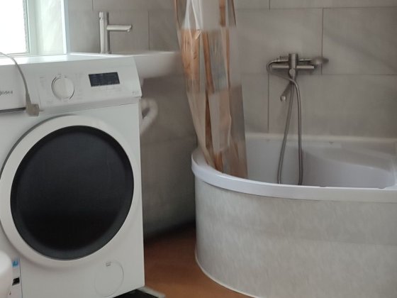 Ч/Б.вул .Новосеверна. ,( Достор)40/20/13.