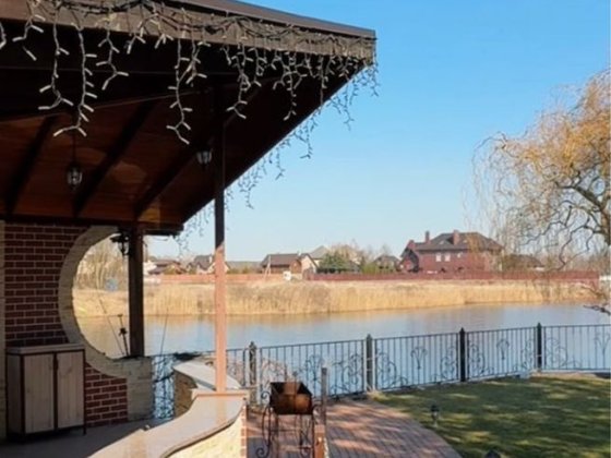 Сдам дом с басейном и выходом на воду Золоче Вишенки