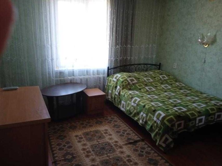 Сдам 2 комнатную квартиру на длительный срок - фото 1