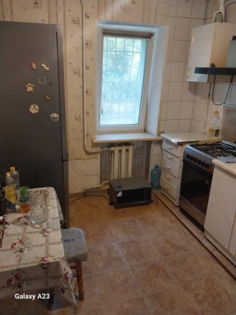 Оренда квартири в місті Херсон . Перший поверх . Будинок цегла . - фото 1