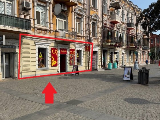 Нове Магазин на червоній лінії на Європейській площі. Місце бомба. Гарний ремонт, вітрина Днепр