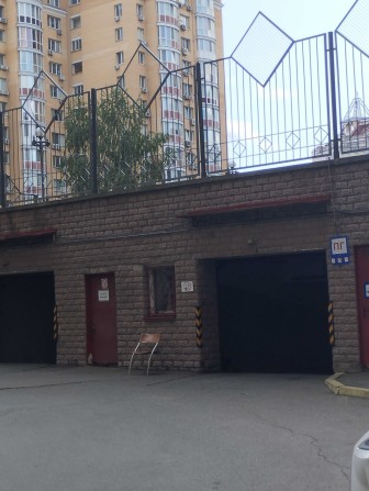 Продам підземний паркинг. Володимира Івасюка 8 - фото 1