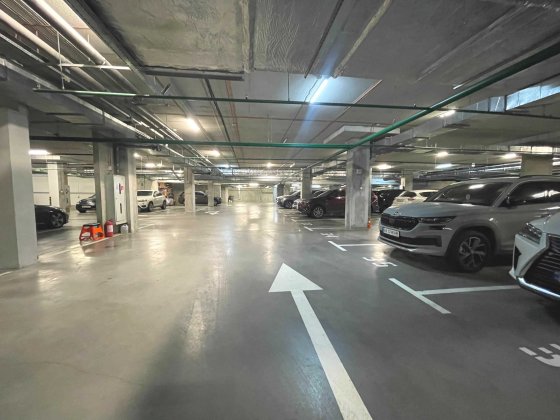 Продаж  паркомісця  з розеткою для електромобіля ЖК River Stone Київ