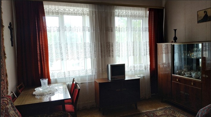 Продаж великої 2-х кімнатної сталінки у самому центрі міста. - фото 1