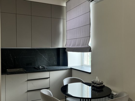 Продам 1-кімнатну квартиру ст.м. Олімпійська , вул. Тарасівська 40/52а Київ