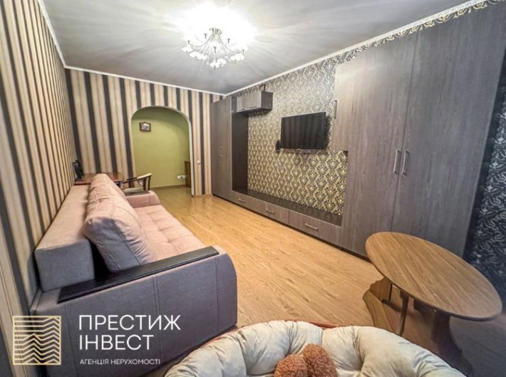 Продаж затишної 3 кімнатної квартири з меблями і технікою - фото 1