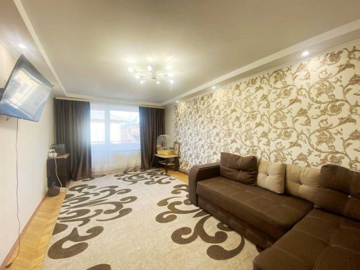 Продаж трикімнатної квартири в центрі з індивідуальним опаленням. - фото 1