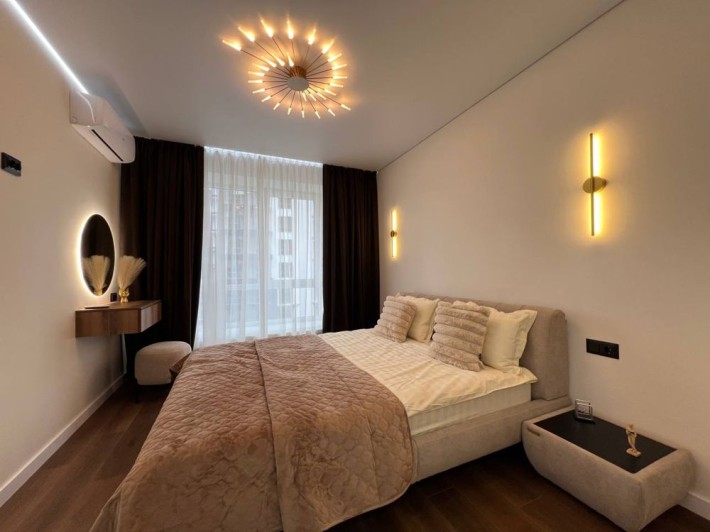 Стильна квартира з гардеробною в центрі  66 м², функціонал 3 кімнатної - фото 1