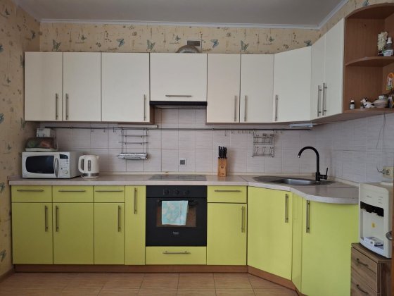 Продается двухкомнатная квартира в тихом районе 73КВ м Бровары