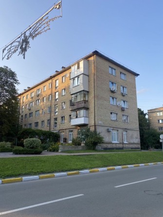 Продам 2к квартиру Буча центр - фото 1