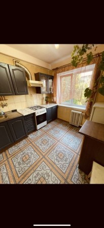 2 комнатная кваритра в центре Бучи! Выгодное предложерие! ТОРГ! - фото 1