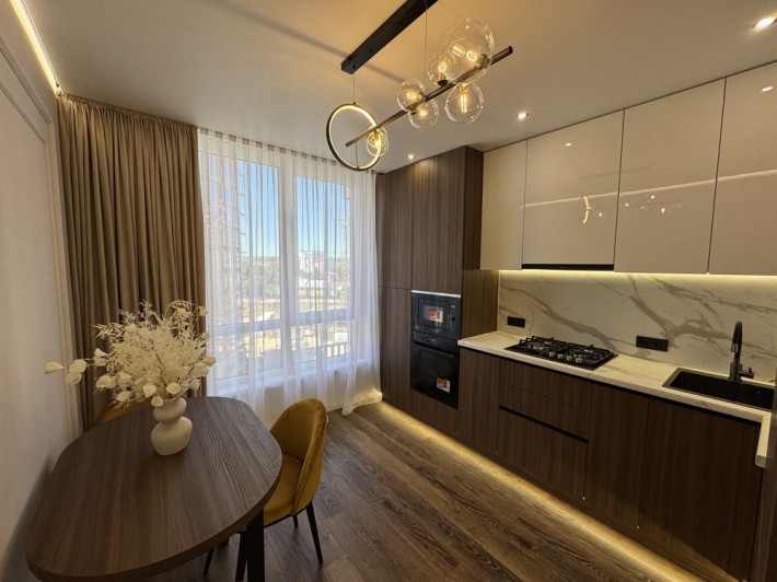 Продам Стильну Півторакімнатну квартиру В центрі міста ЖК Family Plaza - фото 1