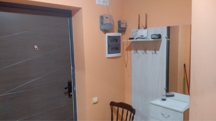 Продам квартиру студію з ремонтом в цокольному приміщенні - фото 1