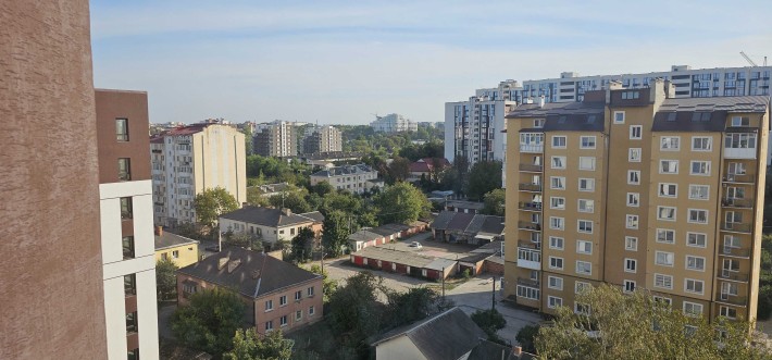 Готова двокімнатна квартира в центрі, вул.Бельведерська - вид на озеро - фото 1