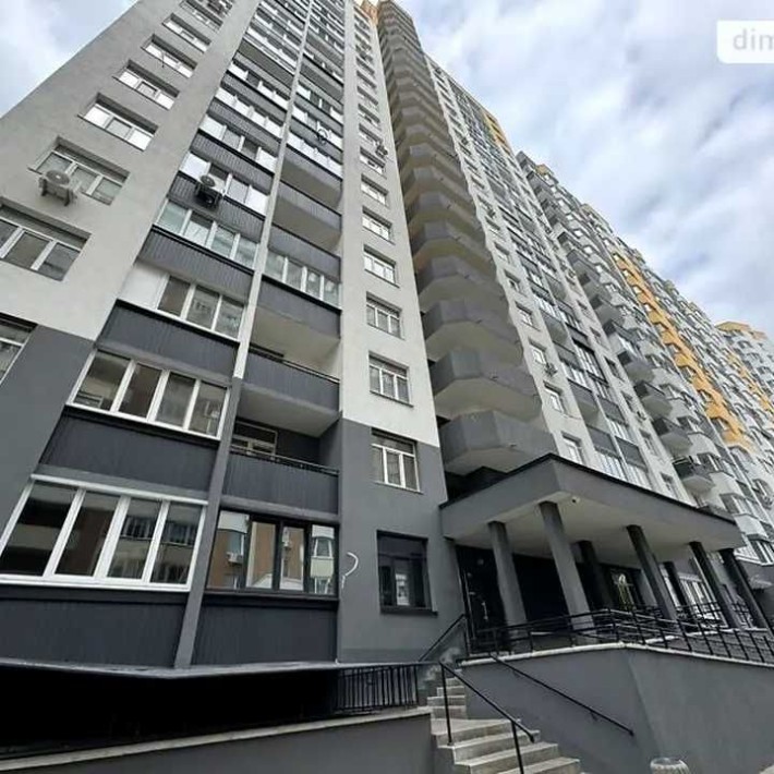 3 кімнатна квартира вул. Симона Петлюри 21-б - фото 1