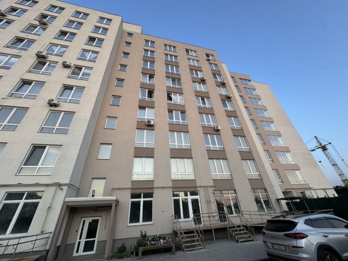 Без комісії. Простора квартира з ремонтом в центрі. - фото 1
