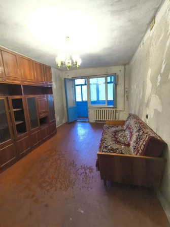 Продам двокімнатну квартиру на м-н Сонячний,під ремонт. - фото 1