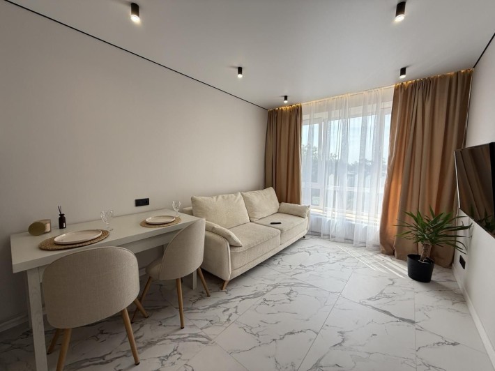 Продам євро 2к квартиру з дизайнерським ремонтом! - фото 1