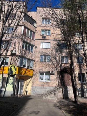 Продам 4-х кімнатну квартиру в центрі міста - фото 1