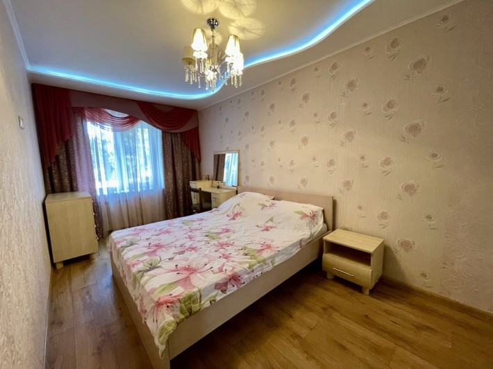 Продаж квартири на вул. Українська - фото 1