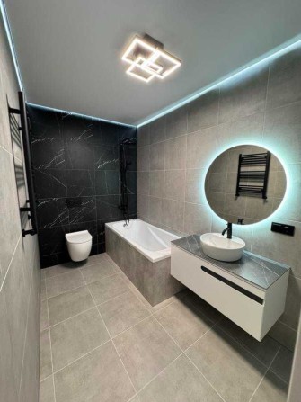 Простора акуратна квартира з терасою ЦЕНТР IQ House - фото 1