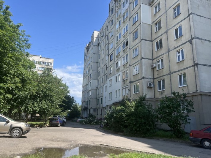 Продам 3х кімн квартиру з окремими кімнатами , в районі  лікарні 4 - фото 1