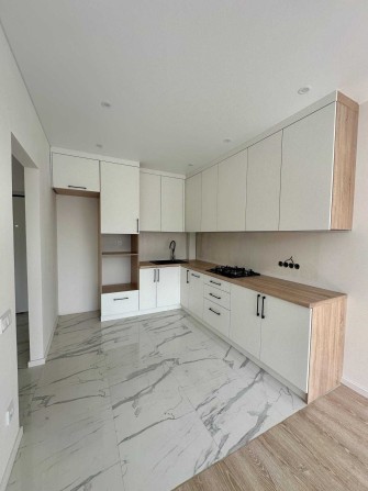 Продам 1-к з кухнею вітальнею в ЦЕНТРІ поруч з парком Незнайка - фото 1