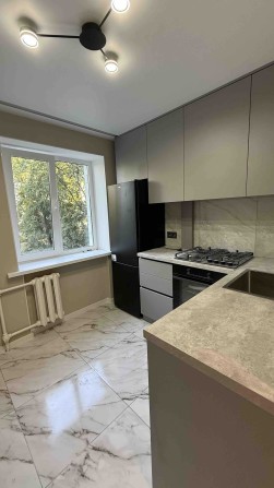 Алмазний | 2-к квартира | 46 м² |Цегла | Роздільні кімнати |Кухня 8 м² - фото 1