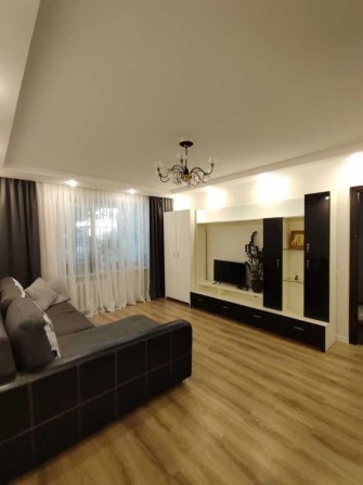 1к квартира з євроремонтом 35м2 Київський р-н - фото 1