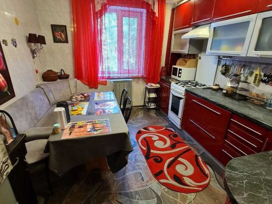 Продам 3 кімн. квартиру р-н кафе "Мерлін". Ремонт. 46000 Кременчуг