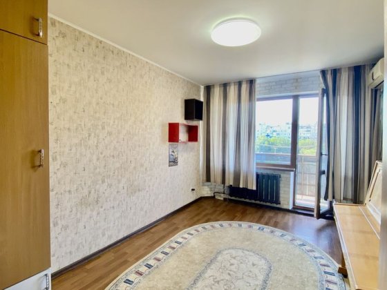 Продам 3-х кімнатну квартиру   на 8 гор.больнице Кривой Рог