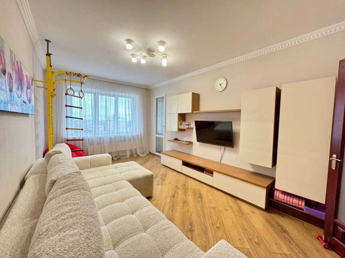 Продам 3 кімнатну квартиру з ремонтом,  в районі Атовокзалу. - фото 1