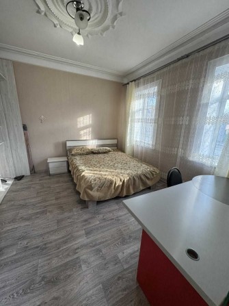 Двокімнатна квартира в Центральній частині міста. - фото 1