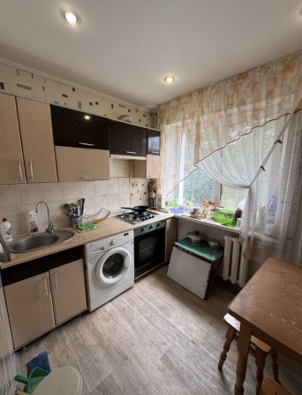 Продам двух кімнатну квартиру - фото 1
