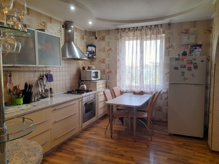 Продам 4х кімнатну квартиру/ 100 кв.м/ КРЄС/ автономне опалення/ гараж - фото 1