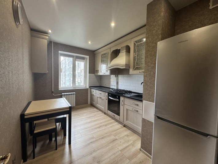 Продам 3-х кімнатну квартиру - фото 1