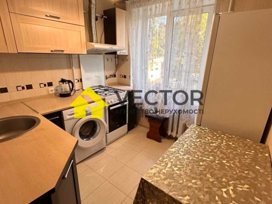 1к квартира з ремонтом у спальному р-ні 2 поверх. Цегла Полтава