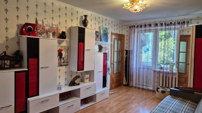 Творча і затишна квартира біля кінотеатру Дружба, 2й поверх - фото 1