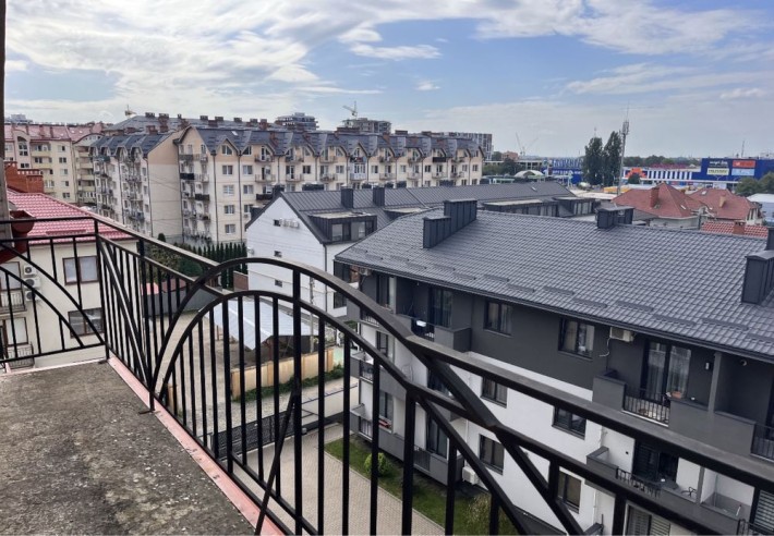 Продаж квартири (Новий район ) по вул.О.Хіри 83 к.м . - фото 1