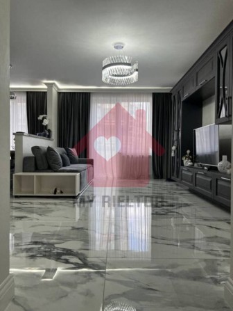 Продаж трикімнатної квартири по вул.О.Хіри - фото 1