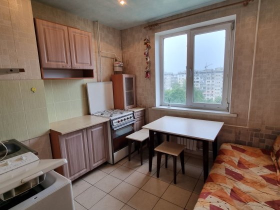 Сади-1, гарна, простора 1-но кімнатна квартира на середньому поверсі Полтава