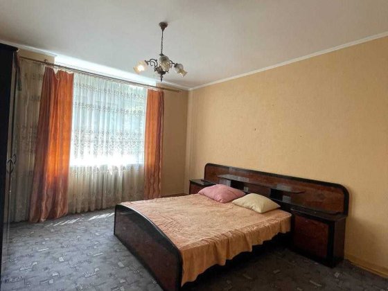 Простора 3-кімнатна вул. Петропавлівська. ЦЕГЛА. Площа 91.3 м² Сумы