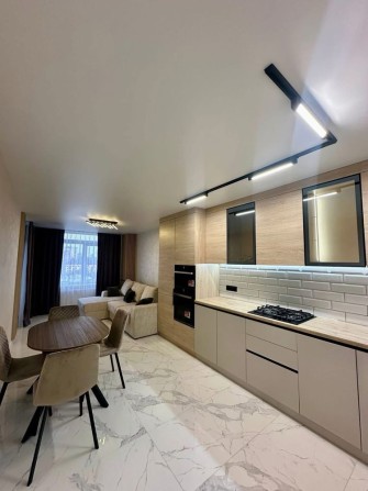 Продається простора квартира в новобудові - фото 1